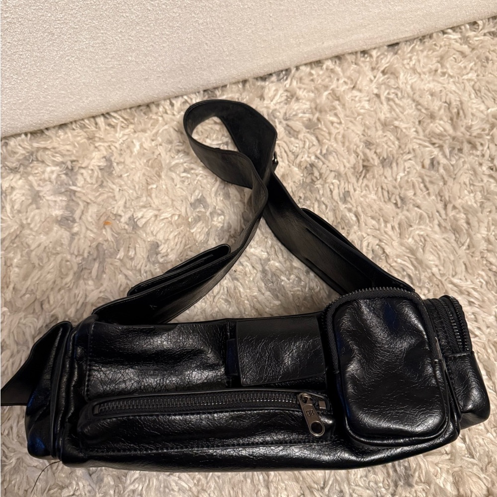 Black Leather Utility Bag - Picture 6 of 15